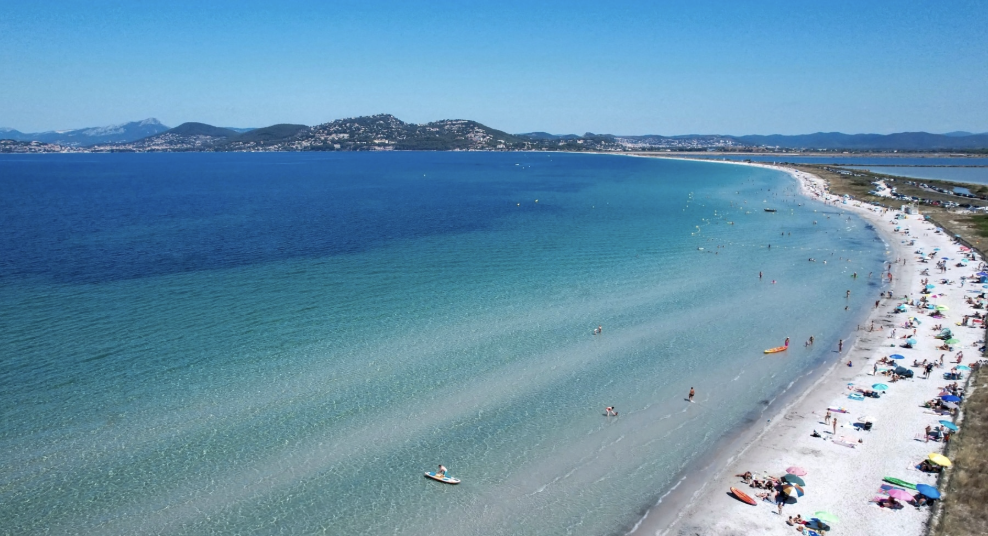 La plage de l'Almanarre vue du ciel